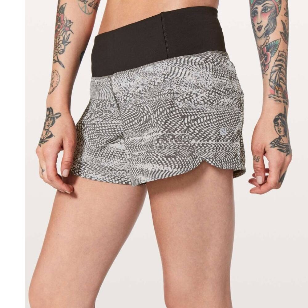 Lululemon Run Times Short II 4” Swerve Vapor Size 4 EUC